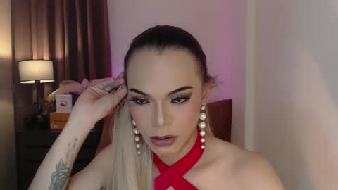 Snapshot of goddessmichaella chatting on 12/01/24, 04:29 Michaella online show from 12/01/24, 04:29
