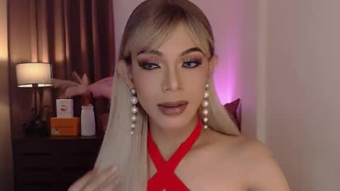 Snapshot of goddessmichaella chatting on 12/21/24, 09:01 Michaella online show from 12/21/24, 09:01