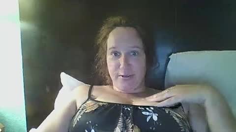 Snapshot of goddessmilfcrysyal chatting on 04/16/26, 10:34 Crystal online show from 04/16/26, 10:34