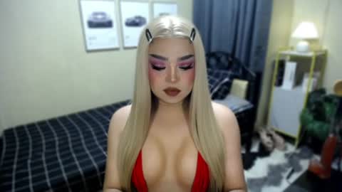 Snapshot of goddessnatalieheart chatting on 06/26/26, 10:25 NATALIE HEART online show from 06/26/26, 10:25