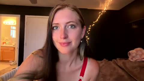 Snapshot of goddessquinncy chatting on 06/19/26, 12:09 goddessquinncy online show from 06/19/26, 12:09