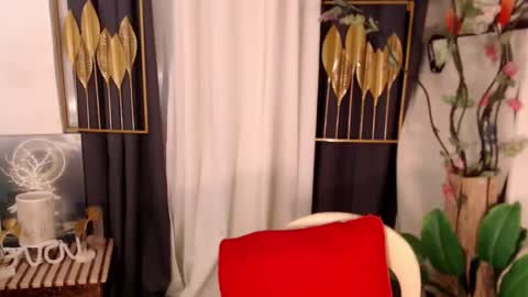 Snapshot of goddessquinnie chatting on 12/10/24, 04:56 quinnie online show from 12/10/24, 04:56