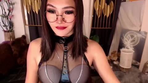 Snapshot of goddessquinnie chatting on 03/08/25, 01:28 quinnie online show from 03/08/25, 01:28
