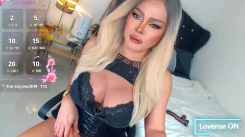 Miss Anna online show from 12/20/25, 10:28