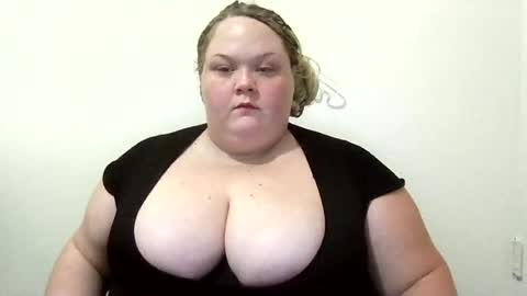 Snapshot of godessisabella chatting on 06/27/26, 02:05 godessisabella online show from 06/27/26, 02:05