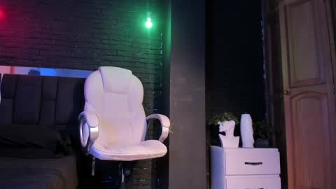 Snapshot of godly_huan chatting on 12/06/24, 05:20 HUAN online show from 12/06/24, 05:20