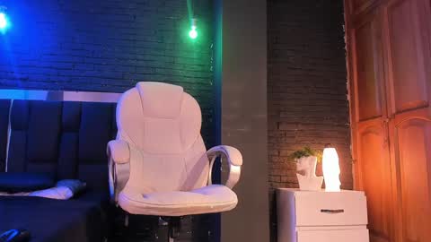 Snapshot of godly_huan chatting on 01/03/25, 04:44 HUAN online show from 01/03/25, 04:44