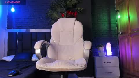 Snapshot of godly_huan chatting on 01/23/25, 04:19 HUAN online show from 01/23/25, 04:19