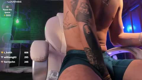 Snapshot of godly_huan chatting on 02/09/25, 12:52 HUAN online show from 02/09/25, 12:52