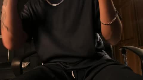 Snapshot of godly_huan chatting on 02/24/25, 06:16 HUAN online show from 02/24/25, 06:16