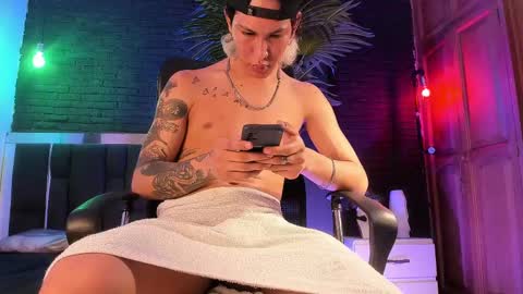 Snapshot of godly_huan chatting on 02/24/25, 05:42 HUAN online show from 02/24/25, 05:42