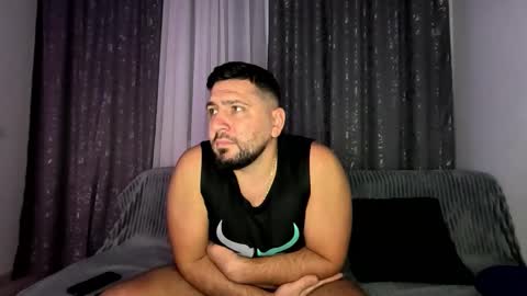 gold_alpha_boy online show from 10/15/25, 08:42