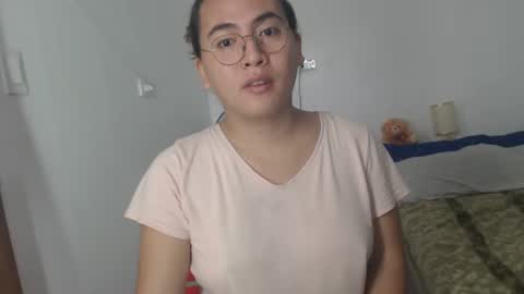 bella online show from 02/10/25, 02:30