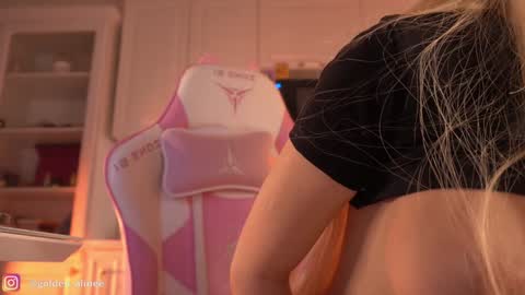 Snapshot of golden_alinee chatting on 02/08/25, 07:27 Aline meow   online show from 02/08/25, 07:27