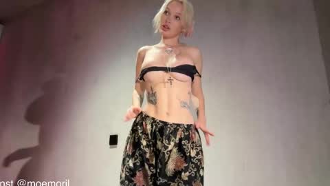 Snapshot of golden_alinee chatting on 04/23/26, 12:29 Aline meow online show from 04/23/26, 12:29
