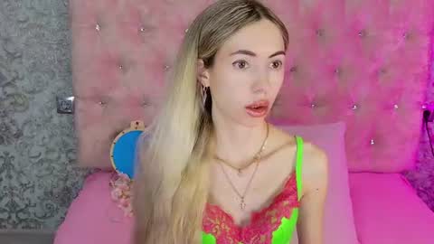 Snapshot of golden_girl__ chatting on 06/28/26, 01:55 golden girl online show from 06/28/26, 01:55
