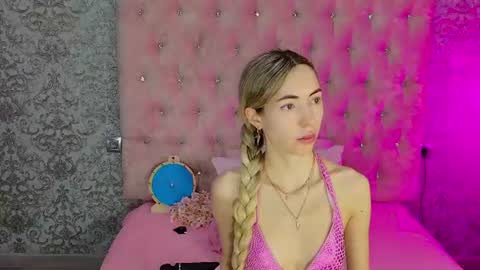 Snapshot of golden_girl__ chatting on 07/06/26, 01:46 golden girl online show from 07/06/26, 01:46