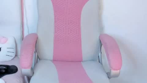 golden_issy online show from 06/15/26, 12:24