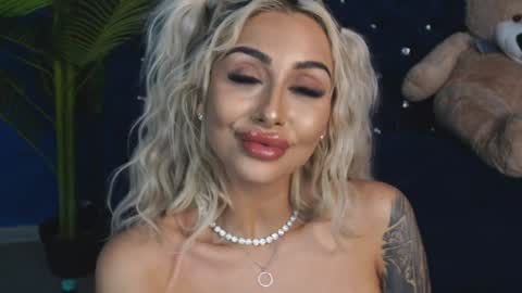 GoldenAmberX online show from 01/19/25, 09:01