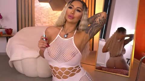 GoldenAmberX online show from 02/12/26, 05:57