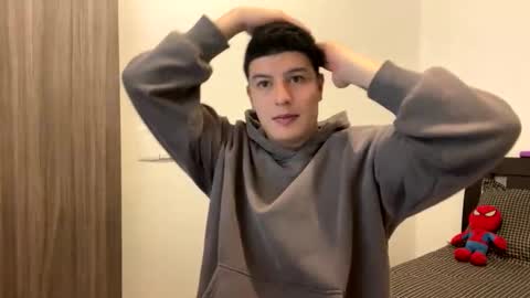 goldenknight33 online show from 10/18/25, 04:41