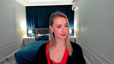 Olivia online show from 09/22/25, 07:49