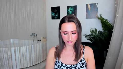 Olivia online show from 09/28/25, 07:30