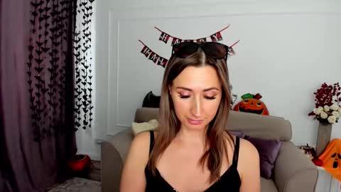 Olivia online show from 11/03/25, 12:06