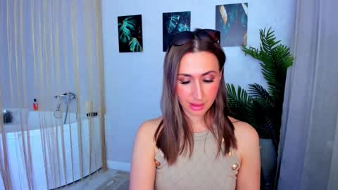 Olivia online show from 11/07/25, 07:36