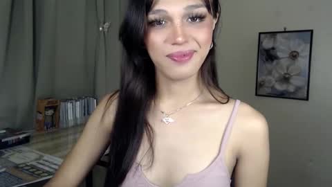 Lily is Gold online show from 11/12/25, 05:35