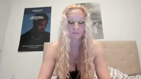 Snapshot of goldiethelight chatting on 12/04/25, 01:48 goldiethelight online show from 12/04/25, 01:48