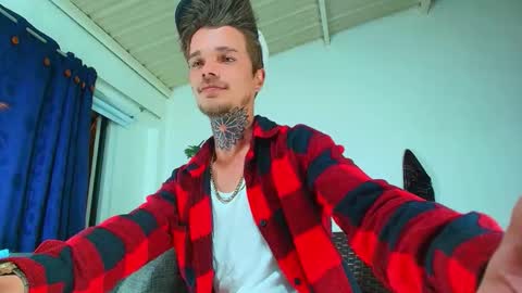 Snapshot of goldy_loyal99 chatting on 09/18/25, 02:57 Goldy Loyal93 online show from 09/18/25, 02:57