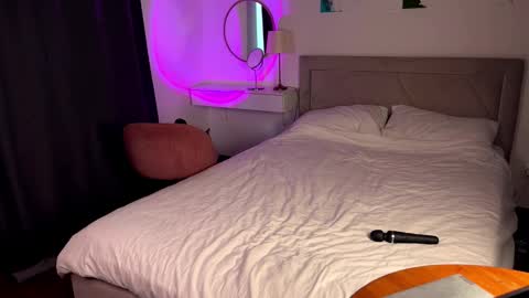 Dee online show from 11/12/25, 10:04