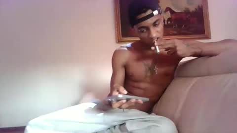 Snapshot of gommez19 chatting on 10/31/25, 01:34 GOMMEZ online show from 10/31/25, 01:34