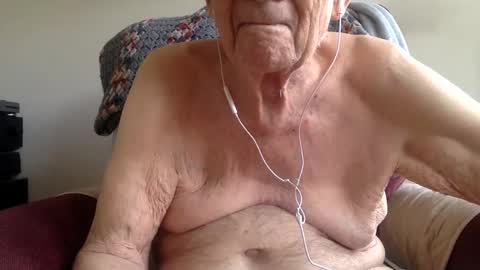 Snapshot of goodgrief12345 chatting on 09/18/25, 08:11 Sweet old guy online show from 09/18/25, 08:11