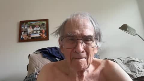 Snapshot of goodgrief12345 chatting on 05/27/26, 06:49 Sweet old guy online show from 05/27/26, 06:49