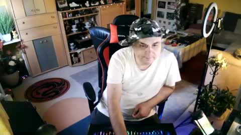 Snapshot of google5001 chatting on 09/25/25, 05:44 google5001 online show from 09/25/25, 05:44