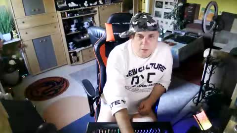 Snapshot of google5001 chatting on 10/02/25, 03:41 google5001 online show from 10/02/25, 03:41