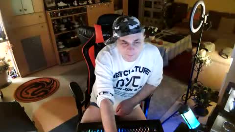 Snapshot of google5001 chatting on 10/05/25, 02:32 google5001 online show from 10/05/25, 02:32