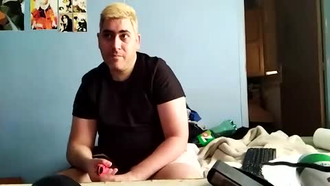 Snapshot of gorak32 chatting on 02/19/25, 04:00 GoraK online show from 02/19/25, 04:00