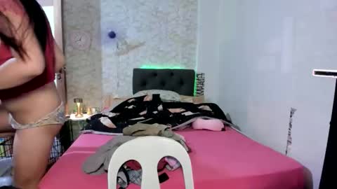 geneviev online show from 10/08/25, 04:37