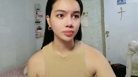 geneviev online show from 04/19/26, 08:35