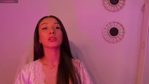 Snapshot of gorgeous_brunette chatting on 12/28/24, 08:05 Rose online show from 12/28/24, 08:05