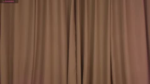 Snapshot of gorgeous_brunette chatting on 02/20/25, 12:04 Rose online show from 02/20/25, 12:04