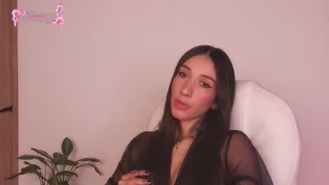 Snapshot of gorgeous_brunette chatting on 06/24/26, 08:24 Rose online show from 06/24/26, 08:24