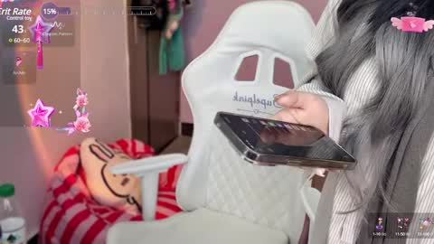 Snapshot of gorgeous_girl33 chatting on 12/20/24, 05:04 gorgeous girl33 online show from 12/20/24, 05:04