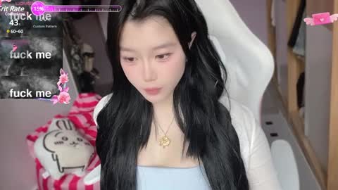 Snapshot of gorgeous_girl33 chatting on 02/26/25, 12:49 gorgeous girl33 online show from 02/26/25, 12:49
