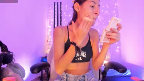 i am Jessi  I love animals and drawing I hope to get along with everyone. XOXO online show from 03/28/26, 07:46