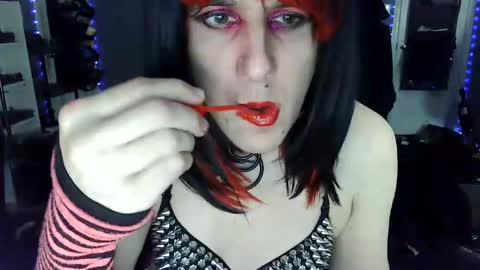 Snapshot of gothic123451 chatting on 12/30/24, 05:13 Victoriana online show from 12/30/24, 05:13