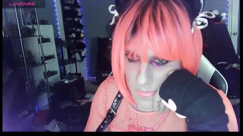 Snapshot of gothic123451 chatting on 01/25/25, 06:57 Victoriana online show from 01/25/25, 06:57